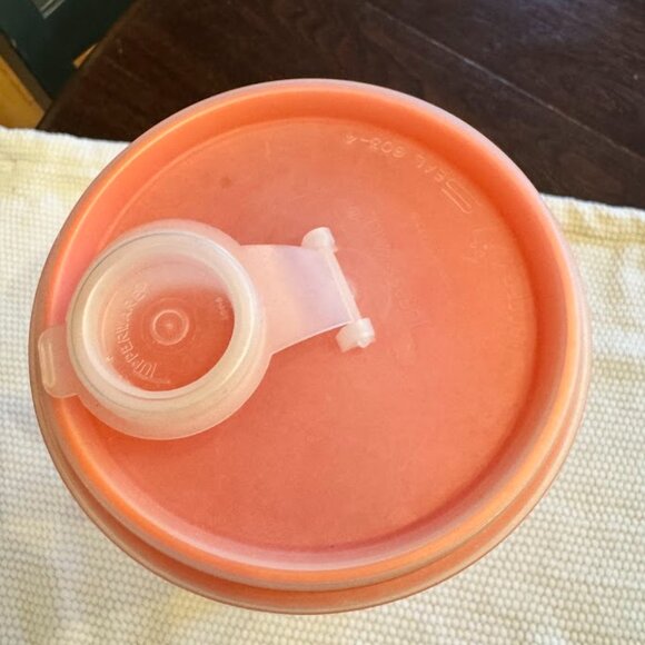 Tupperware Handolier Orange Slim Beverage Pitcher with Sheer Lid and Spout - Picture 2 of 5